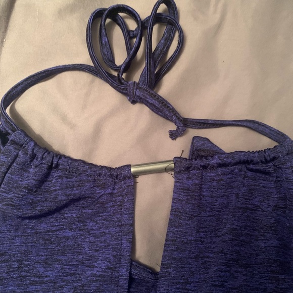 Halter neck blouse - Picture 2 of 3